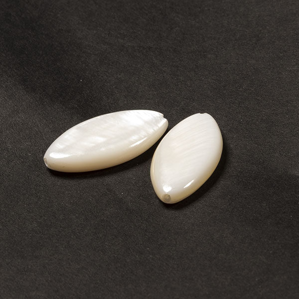 perlemor oval spids hvid 10x20mm 2stk
