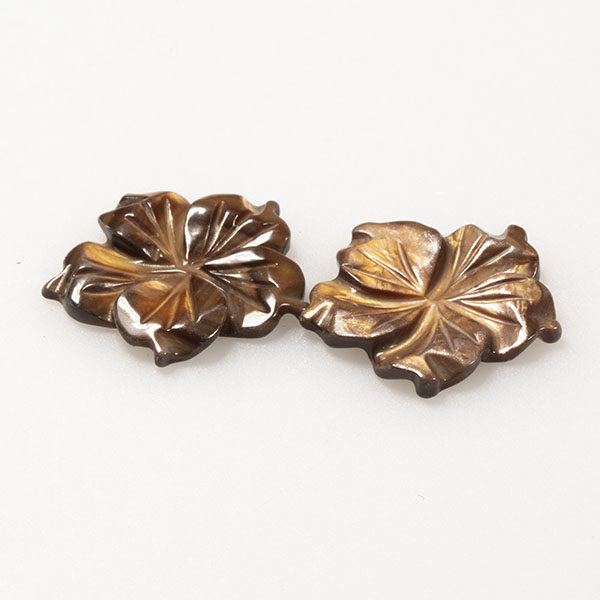 Perlemor, blomst, mørk brun, 18mm. 2stk