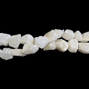 Onyx hvid raw cut ca 16x16mm, 1streng