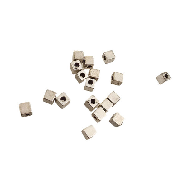 Perle metaliseret sølv cube 3x3mm