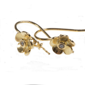 Ørekrog sølv forgyldt ,blomst og cubic zirconia.