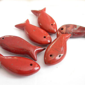 vedhæng rød jaspis fisk 40x16mm 1stk 25kr