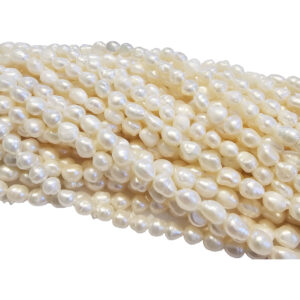 Ferskvandsperle hvid oval ca 5,5 x 6,5mm, 1streng